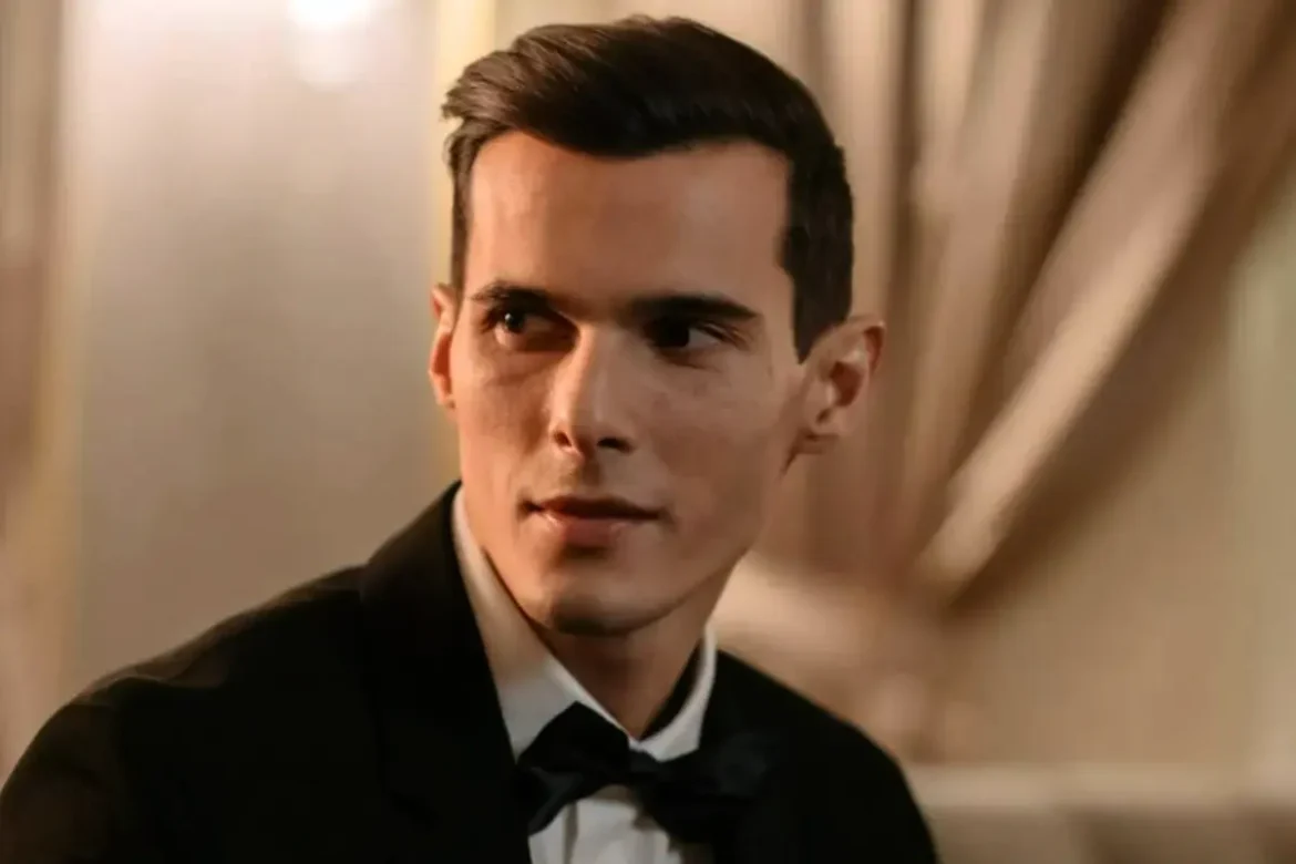 A young gentleman from the 30s dressed a tuxedo.